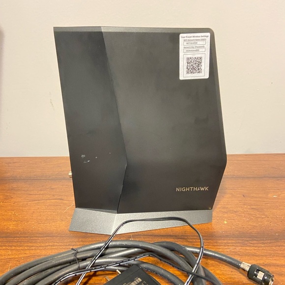 NETGEAR Nighthawk Black Wireless Router- - Picture 4 of 7